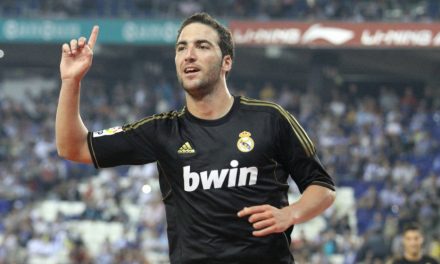 Gonzalo Higuaín Striker Berbakat Dengan Prestasi Gemilang