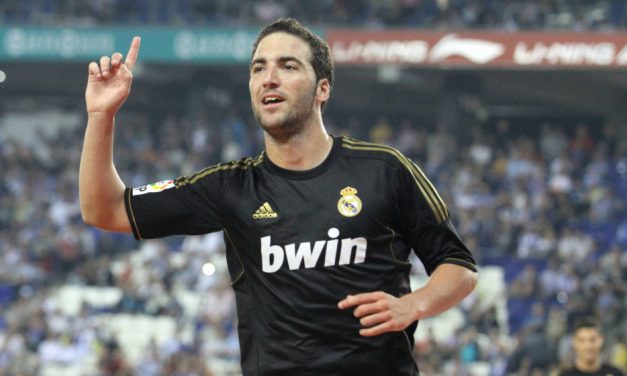 Gonzalo Higuaín Striker Berbakat Dengan Prestasi Gemilang