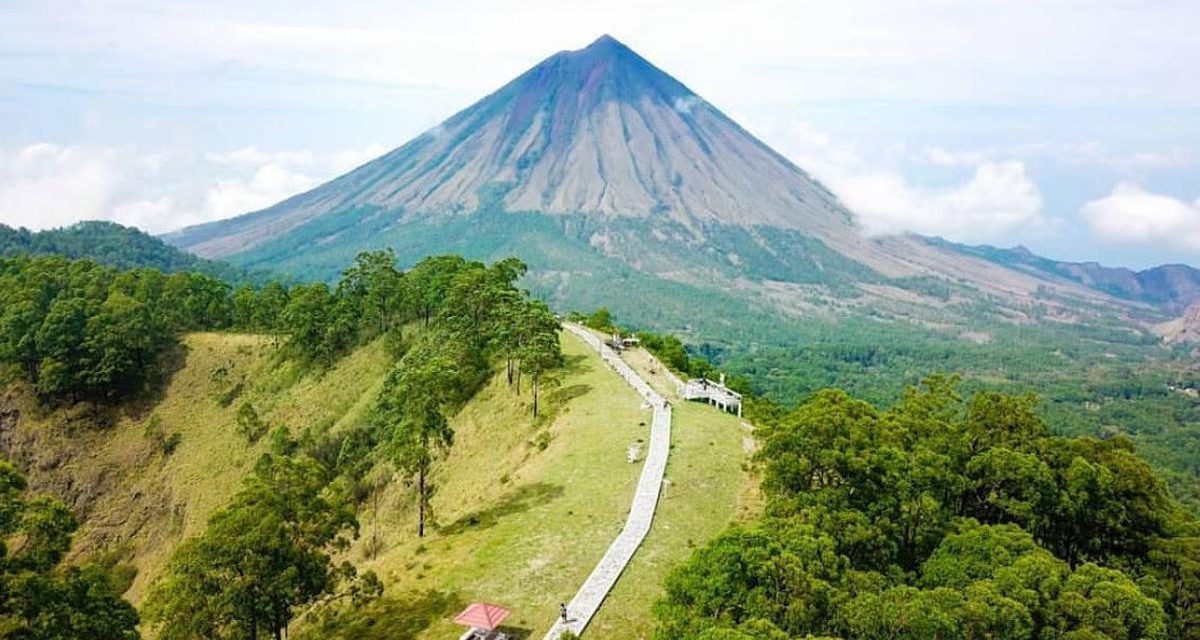 Puncak Wolobobo Wisata Alam Yang Tersembunyi Di Flores