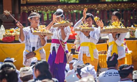 Tradisi Galungan Sebuah Perayaan Kemenangan Dharma Di Bali
