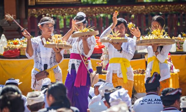 Tradisi Galungan Sebuah Perayaan Kemenangan Dharma Di Bali
