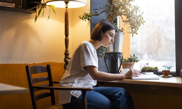 Tren Workation Menggabungkan Liburan Dan Pekerjaan