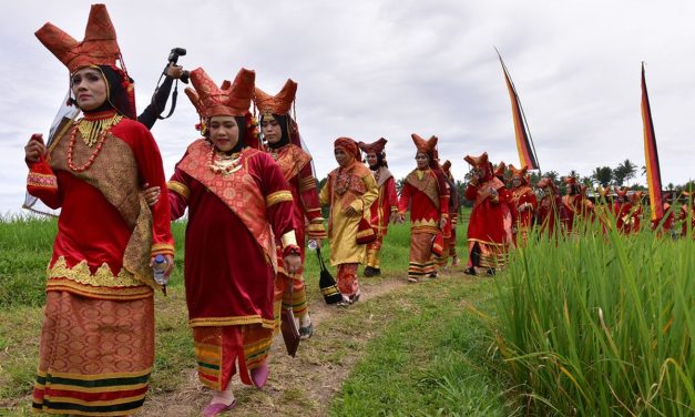 Adat Matrilineal Warisan Budaya Menjunjung Peran Perempuan
