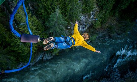 Bungee Jumping 2025: Antara Adrenalin, Inovasi & Bahaya Nyata