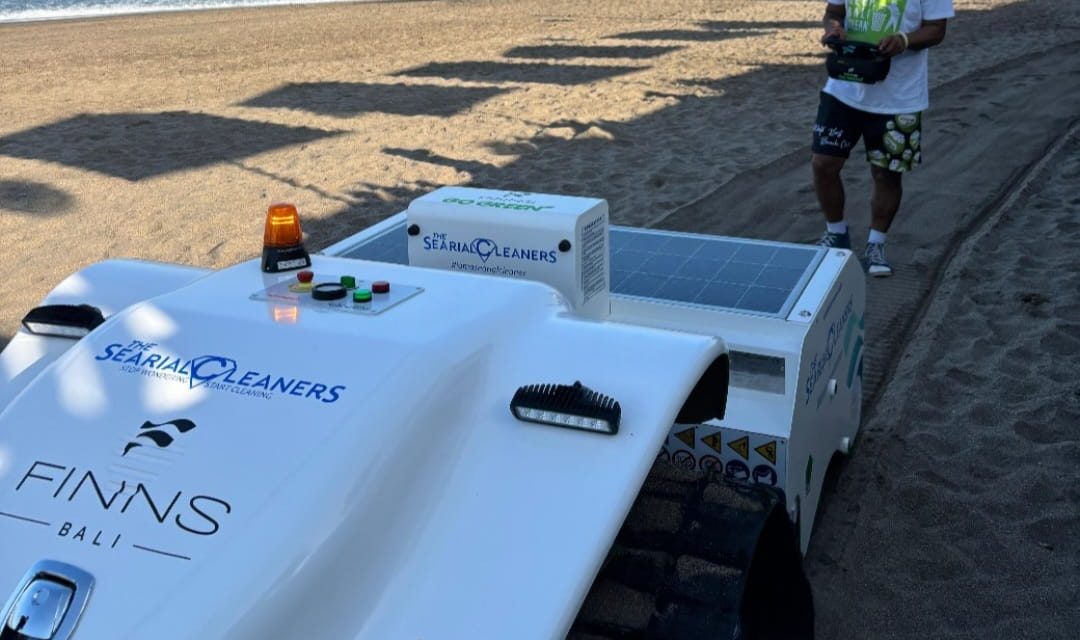 Inovasi Hijau: Robot Pembersih Pantai Hadir Di Canggu Bali