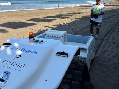 Robot Pembersih Pantai