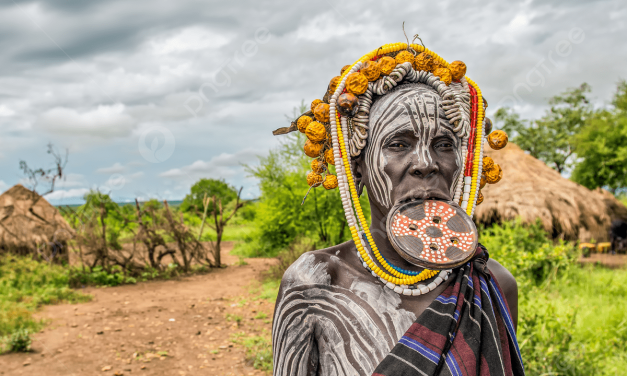Tradisi Gila Di Lembah Omo: Lompat Banteng Dan Piring Bibir!