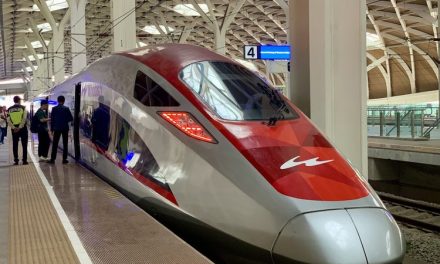 Kereta Cepat Baru Setahun, Sudah Masuk Meja Restrukturisasi!