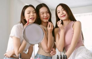 Tren Lipstik Dominasi Preferensi Makeup Perempuan Indonesia
