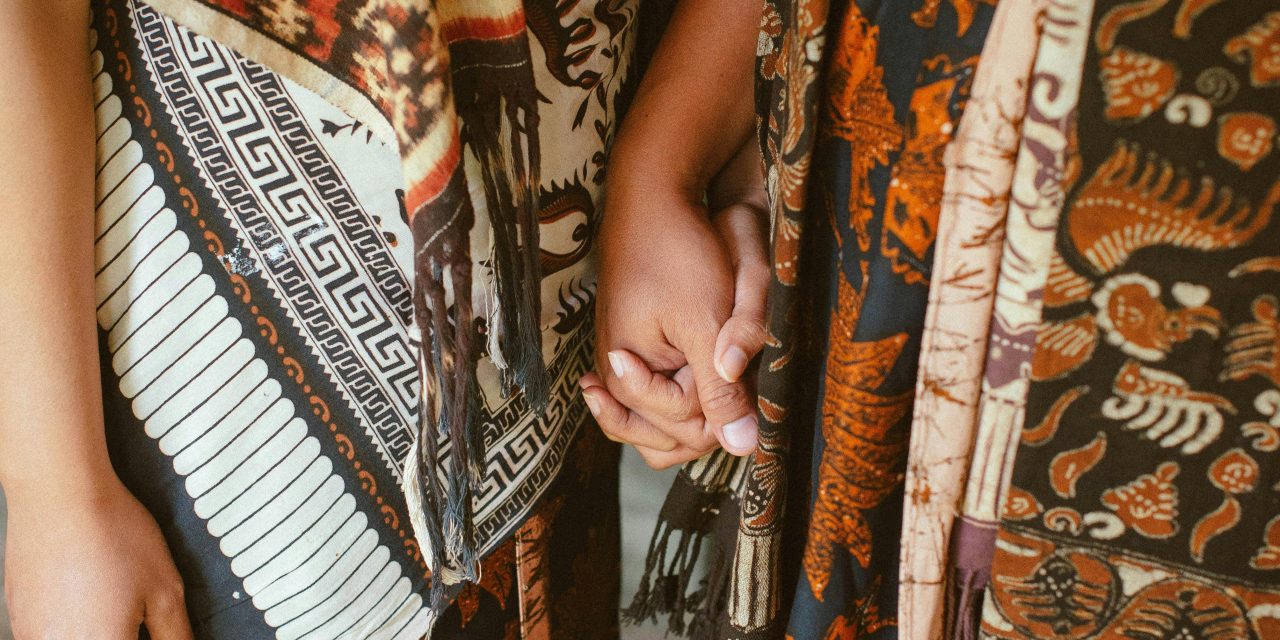 Batik: Warisan Luhur, Identitas Bangsa, dan Jembatan Peradaban