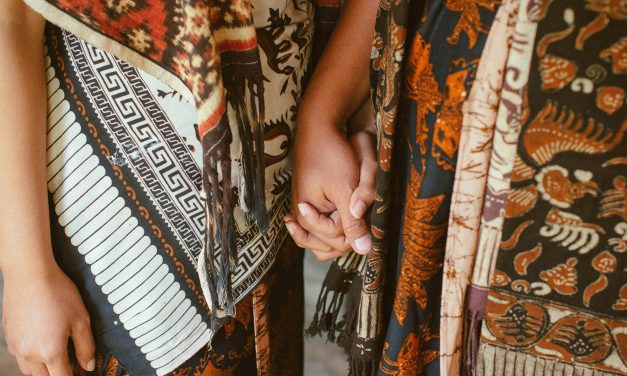 Batik: Warisan Luhur, Identitas Bangsa, dan Jembatan Peradaban