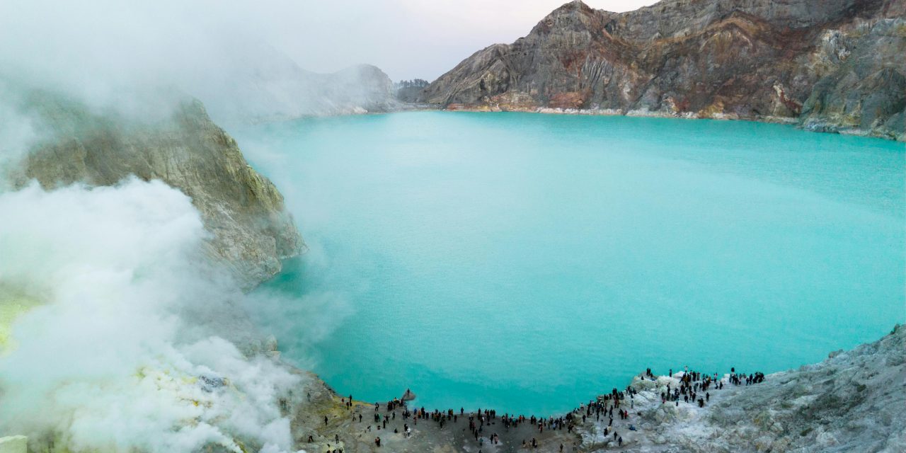 Mahakarya Alam: Eksplorasi Mendalam Kawah Ijen