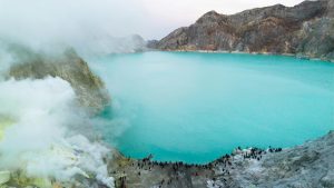 Mahakarya Alam: Eksplorasi Mendalam Kawah Ijen