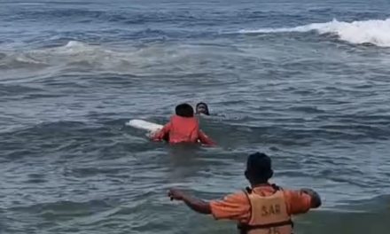 Hampir Hanyut, 3 Pengunjung Pantai Drini Terselamatkan Rescue