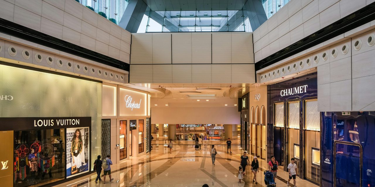 Louis Vuitton: Simbol Paripurna Kemewahan dan Gaya Hidup