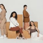 Bikin Cerah! Ini Pilihan Warna Baju Terbaik Buat Kulit Gelap
