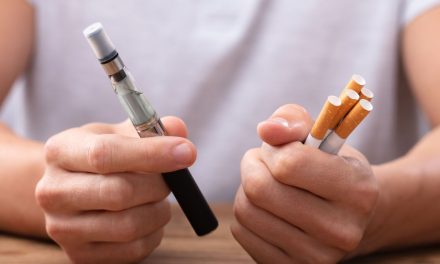Kata Dokter Paru Soal Bahaya Sisa Asap Rokok Di Baju