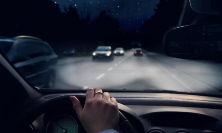Menembus Gelap: 3 Panduan Aman Berkendara Di Malam Hari