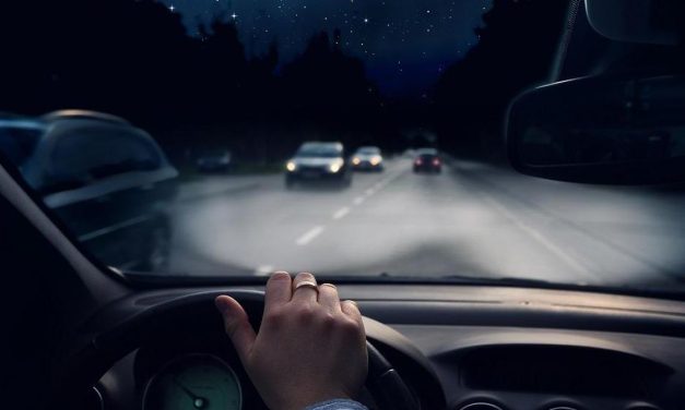 Menembus Gelap: 3 Panduan Aman Berkendara Di Malam Hari
