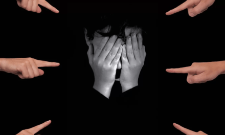Baju Cuma Tameng: Bongkar Logika Sesat Victim Blaming