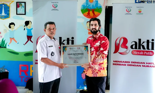 Bakti Merah Putih Manjakan Lansia Lewat Terapi Gratis