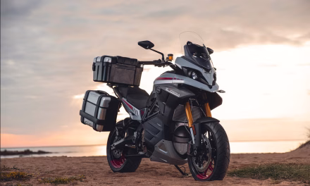 Bikin Touring Makin Seru! Ini Aksesori Motor Wajib Punya