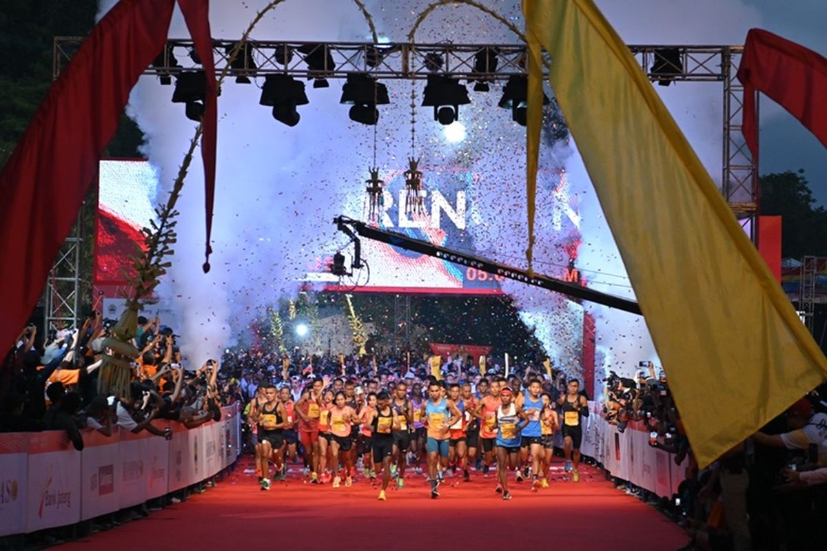 Aksi 10 Ribu Pelari Di Borobudur Marathon 2025