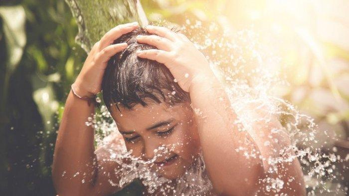Jangan Asal Guyur! Kapan Waktu Mandi Paling Ideal?
